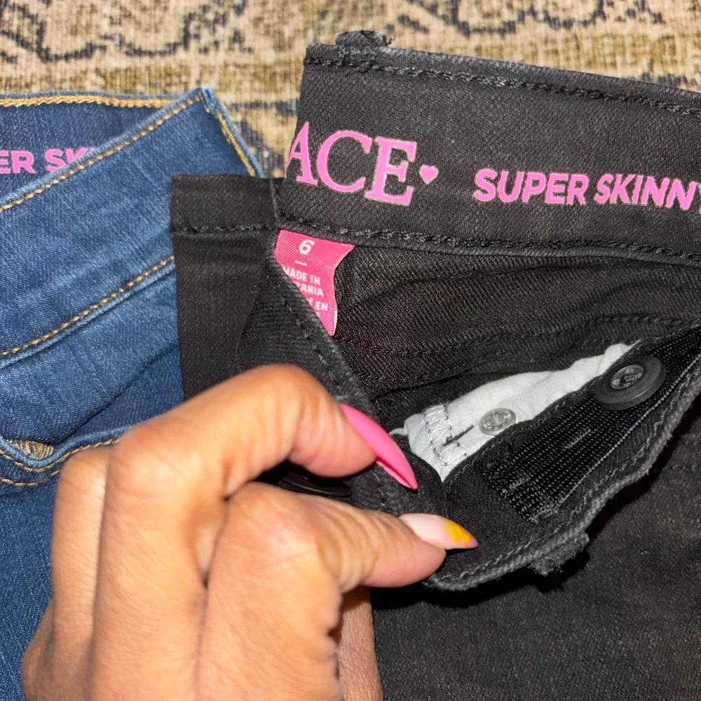 The Children's Place Girls Super Skinny Jeans - Light Blue, Dark Blue, and Black - Picture 5 of 6
